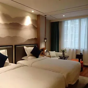 Otel East Queen 4*